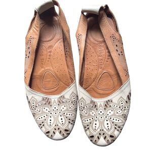 Spring Step White Beige Cutout Leather Ballet Flat 9‎
